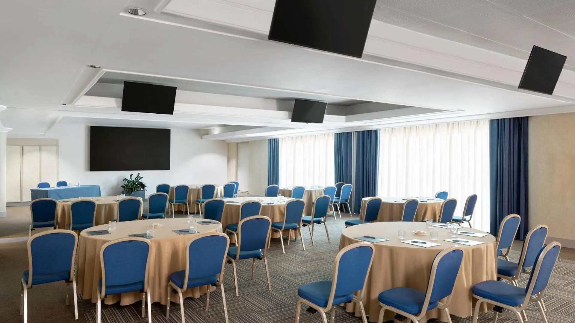 Courtyard By Marriott Rome Central Park 4*,  Italien