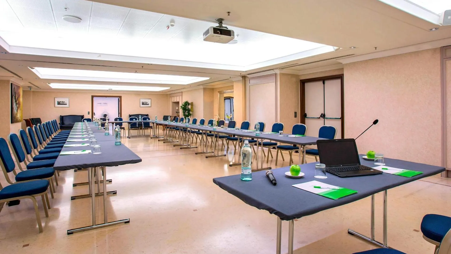 Courtyard By Marriott Rome Central Park